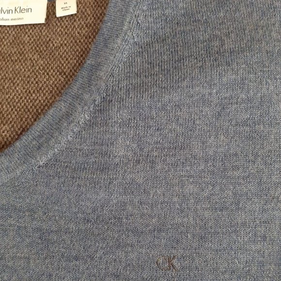 Calvin Klein Sweater - Picture 6 of 8